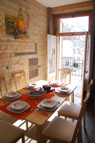 Essküche mit Balkon - Kitchen with dining and balcony